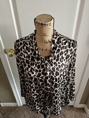 NWT ☆ Vince Camuto Blouse/Top, Size Medium, Brand NEW!
